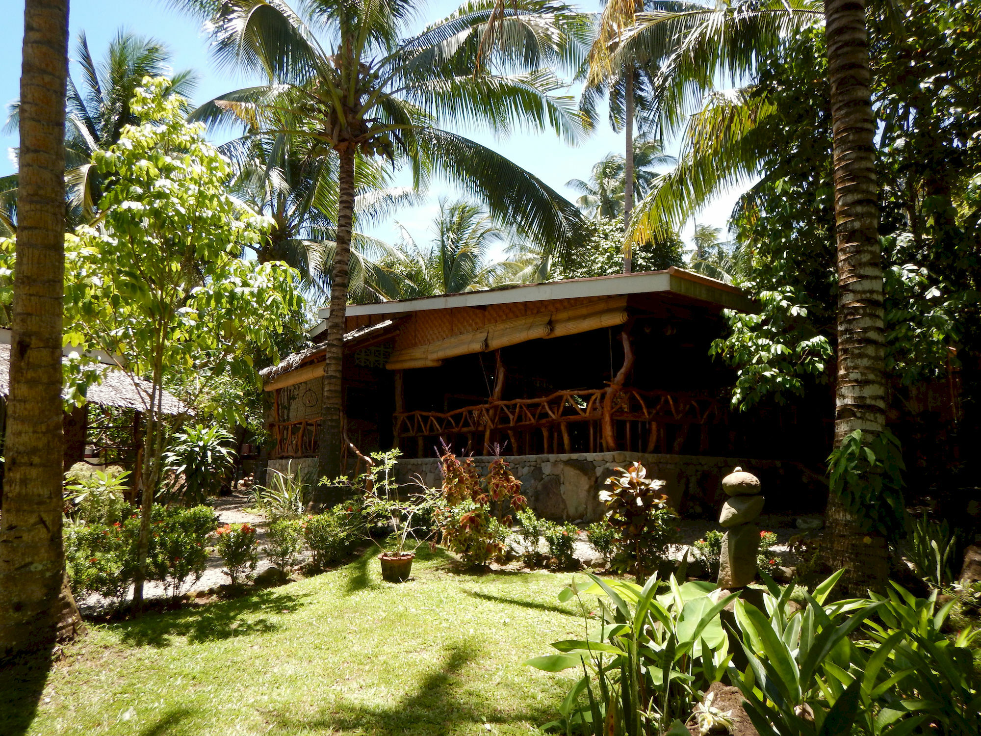 Camiguin Volcan Beach Eco Retreat & Dive Resort Мамбахао Экстерьер фото