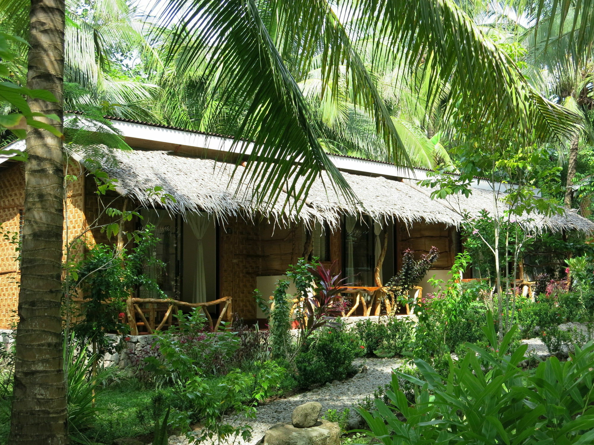 Camiguin Volcan Beach Eco Retreat & Dive Resort Мамбахао Экстерьер фото